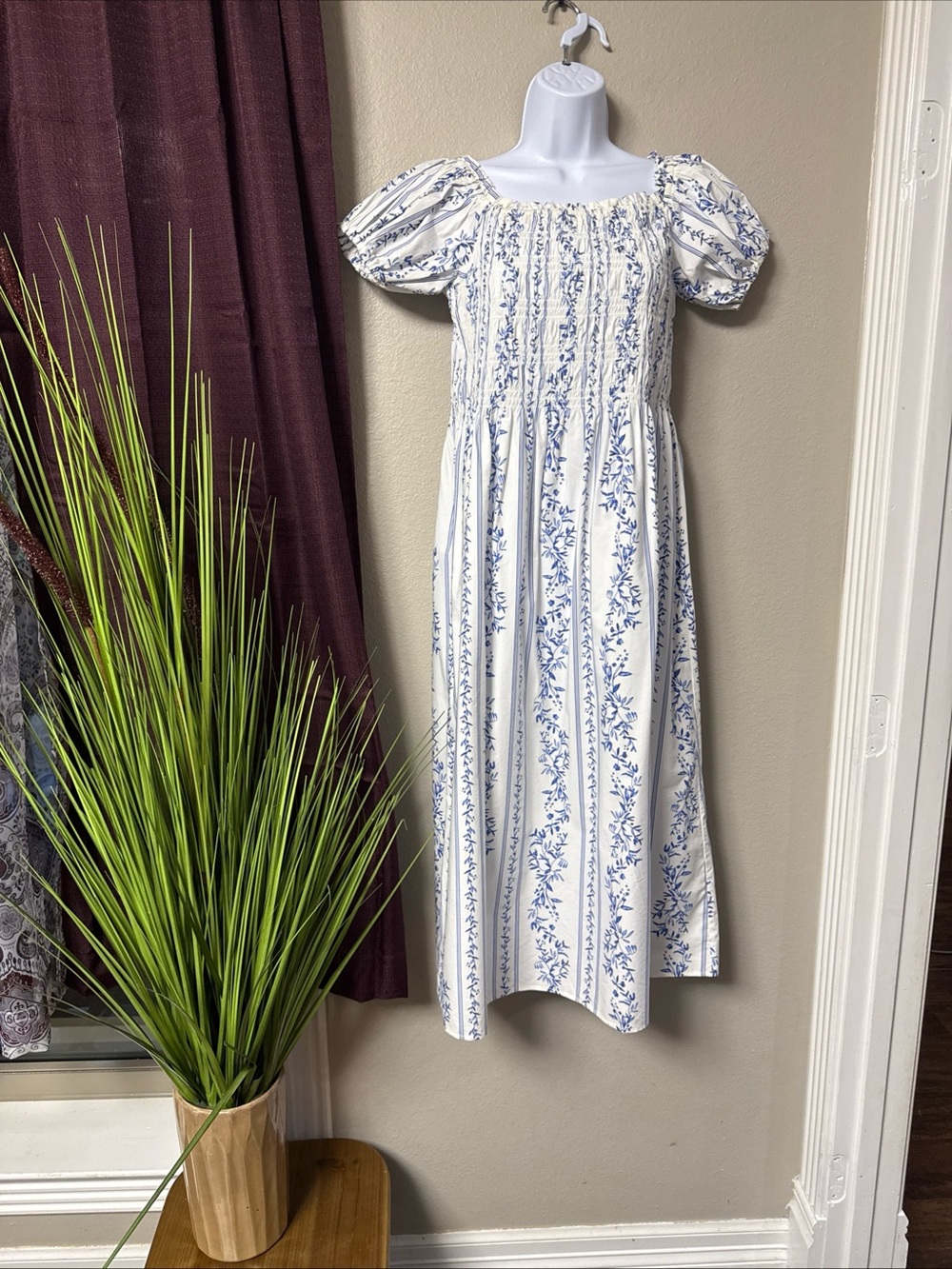 #790 H&M White/Cobalt Blue Short Sleeve Midi Dress Size Medium